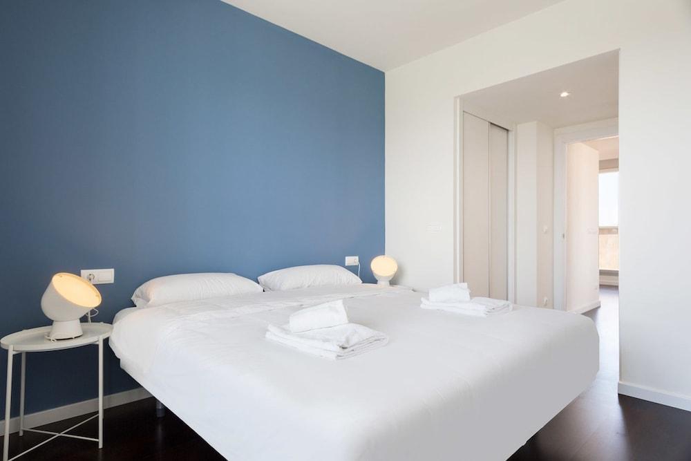 סנט אדריה דה בסוס Olala Port Forum Apartments מראה חיצוני תמונה