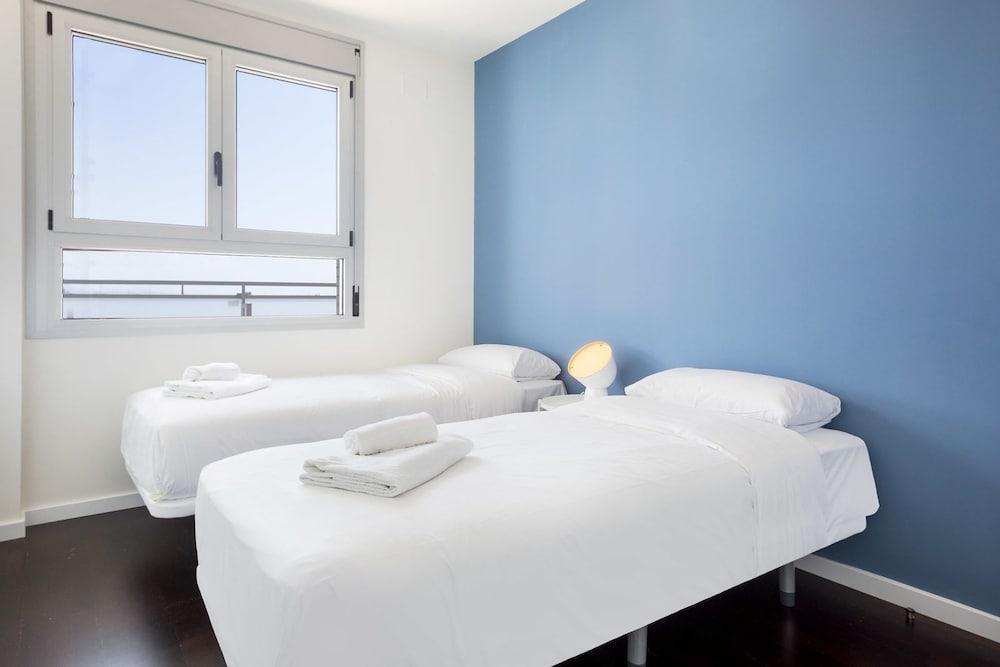 סנט אדריה דה בסוס Olala Port Forum Apartments מראה חיצוני תמונה