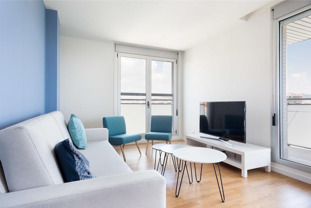 סנט אדריה דה בסוס Olala Port Forum Apartments מראה חיצוני תמונה