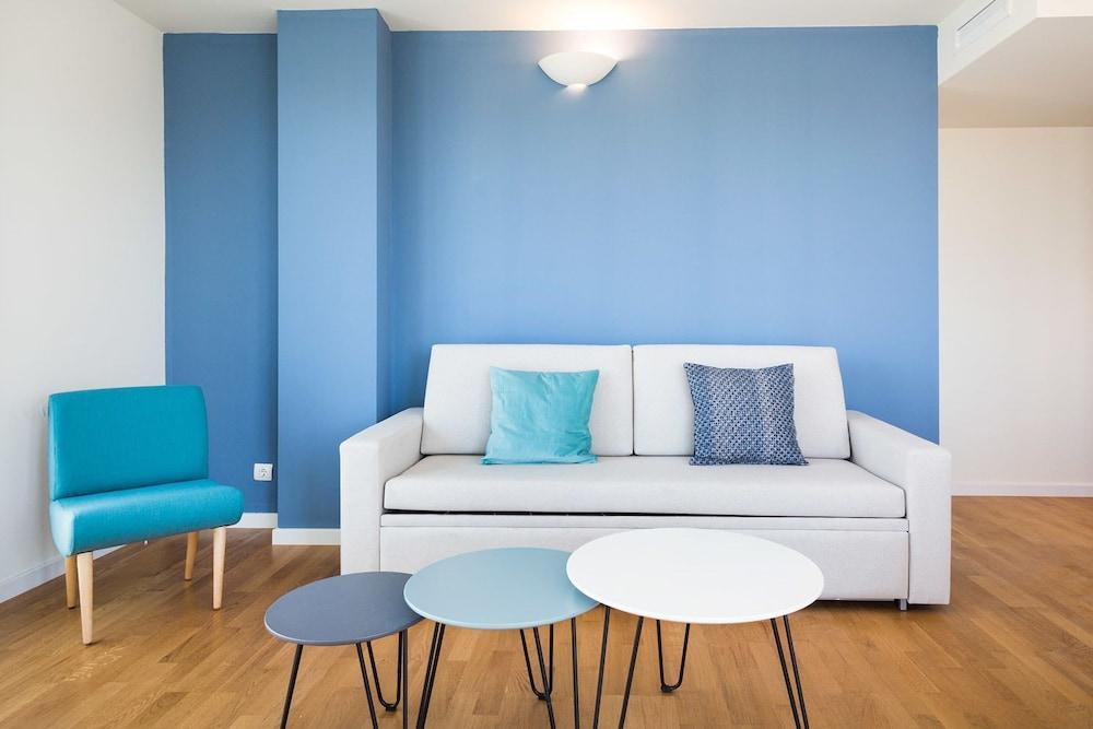 סנט אדריה דה בסוס Olala Port Forum Apartments מראה חיצוני תמונה