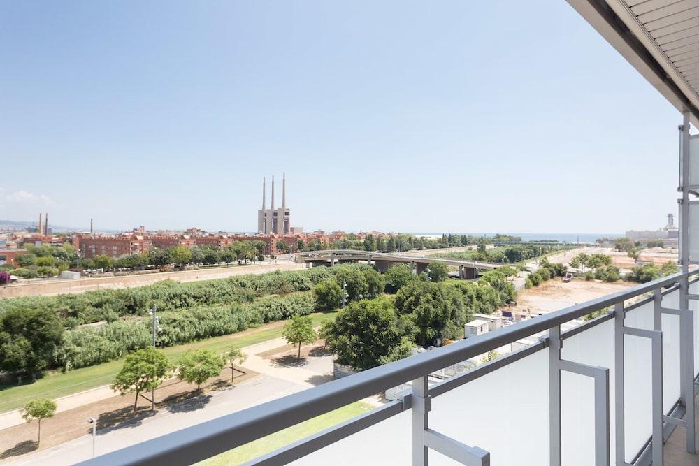 סנט אדריה דה בסוס Olala Port Forum Apartments מראה חיצוני תמונה
