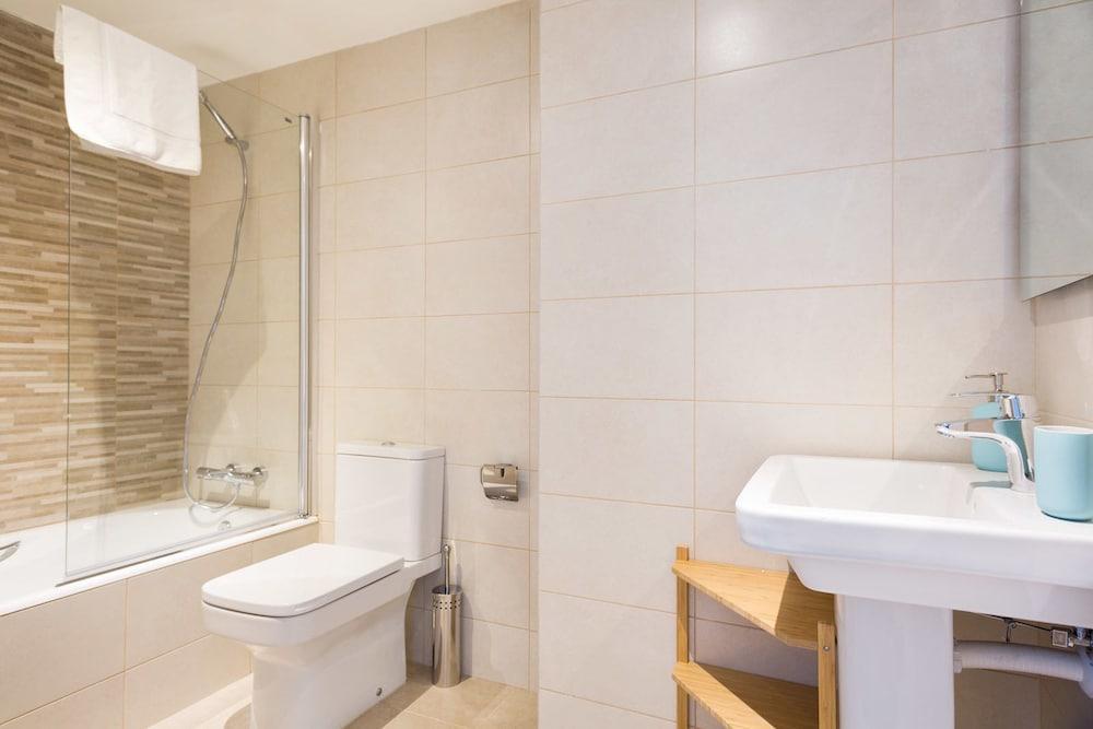 סנט אדריה דה בסוס Olala Port Forum Apartments מראה חיצוני תמונה