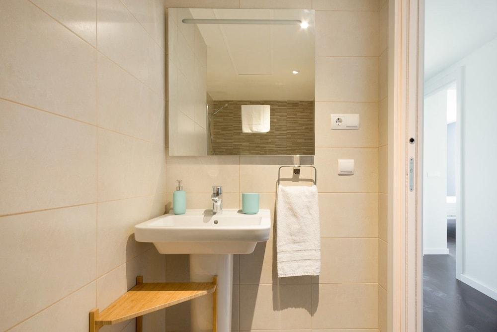סנט אדריה דה בסוס Olala Port Forum Apartments מראה חיצוני תמונה