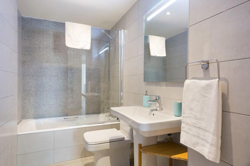 סנט אדריה דה בסוס Olala Port Forum Apartments מראה חיצוני תמונה